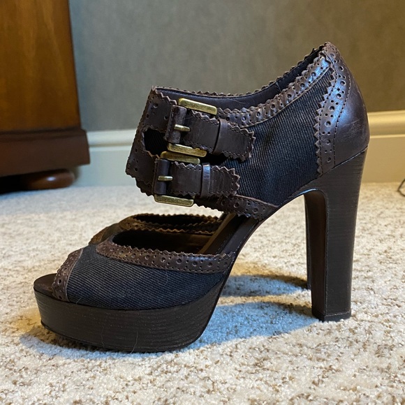 Halogen Open-Toed Pump - Picture 5 of 7